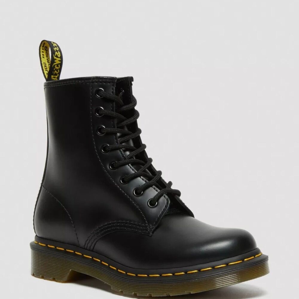 Dr. Doc Martens 1460 Smooth Black Leather Air Wair Boot US size 8 Worn 1 x!